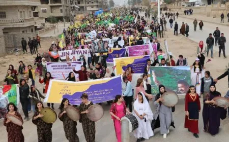 Di roja têkoşîna li dijî tundiyê de girseyên gel û jinan banga azadiya jinan kir