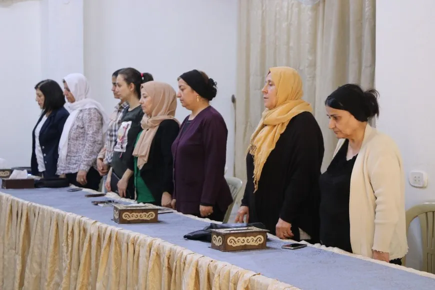 Jinan bandorên şer û koçberiyê vegotin