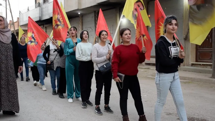 Ji bo şermezarkirina êrişa li dijî navenda ciwanên Minbicê meş hatin lidarxistin