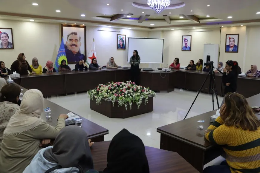 Felsefeya Jin, Jiyan, Azadî; mijara komxebata jinan bû