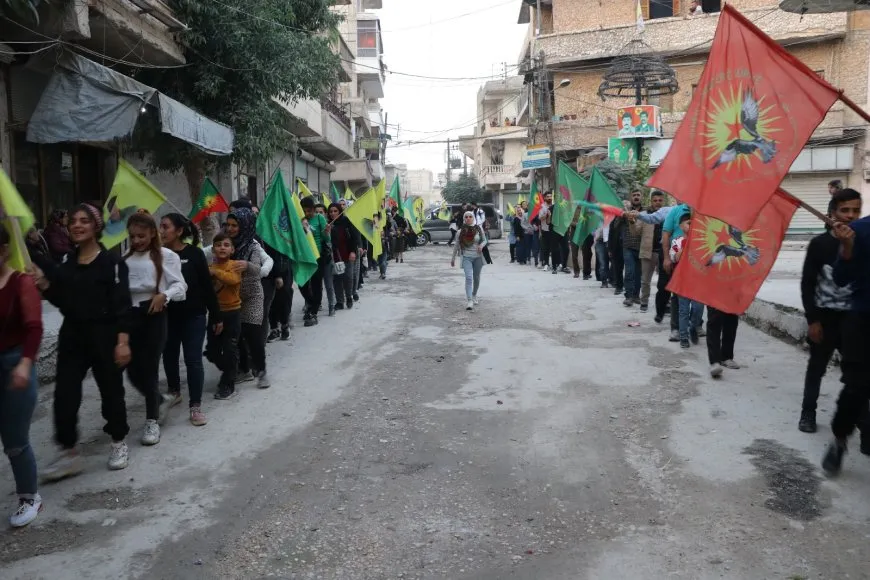 Ciwanên Helebê ji bo azadiya Rêber Abdullah Ocalan meşek li dar xist