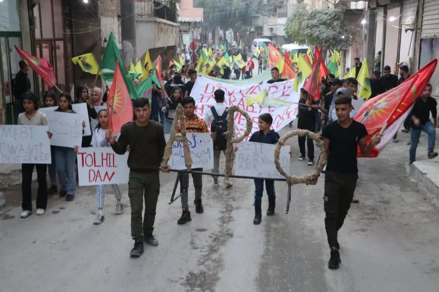 Ciwanên Helebê ji bo azadiya Rêber Abdullah Ocalan meşek li dar xist