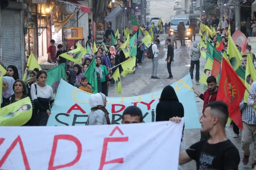 Ciwanên Helebê ji bo azadiya Rêber Abdullah Ocalan meşek li dar xist