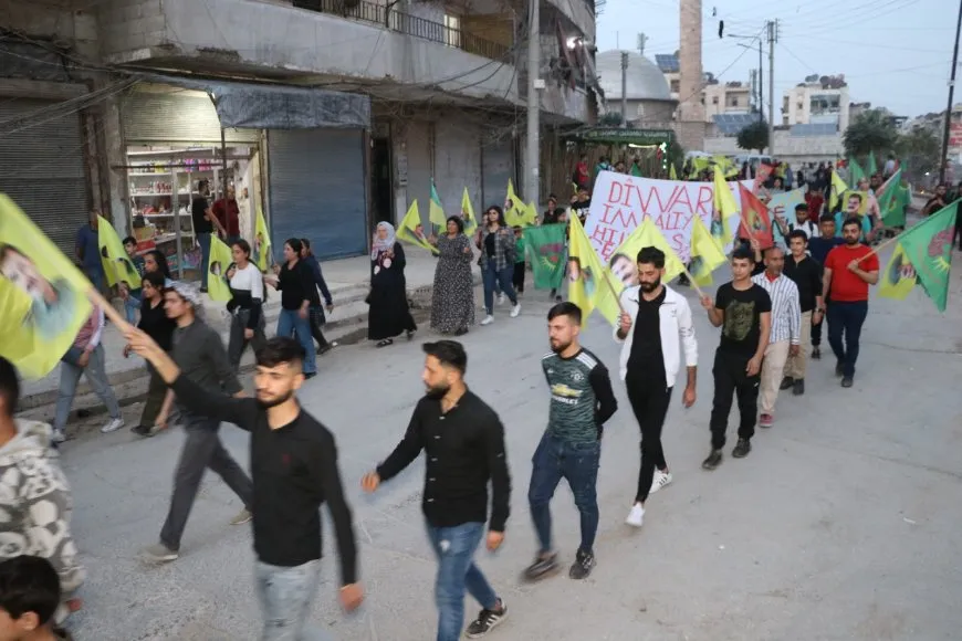 Ciwanên Helebê ji bo azadiya Rêber Abdullah Ocalan meşek li dar xist