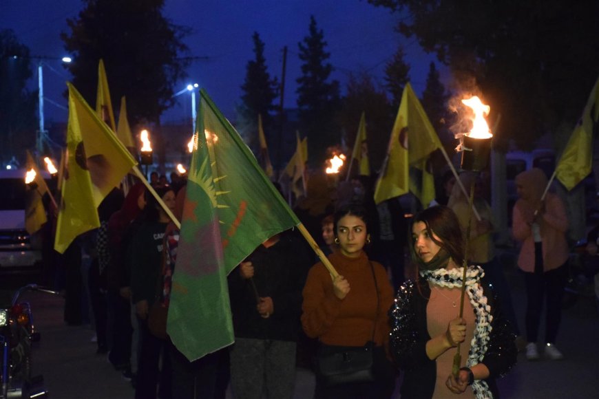 Jinên ciwan ên Dirbêsiyê ji bo azadiya Rêber Abdullah Ocalan meşiyan