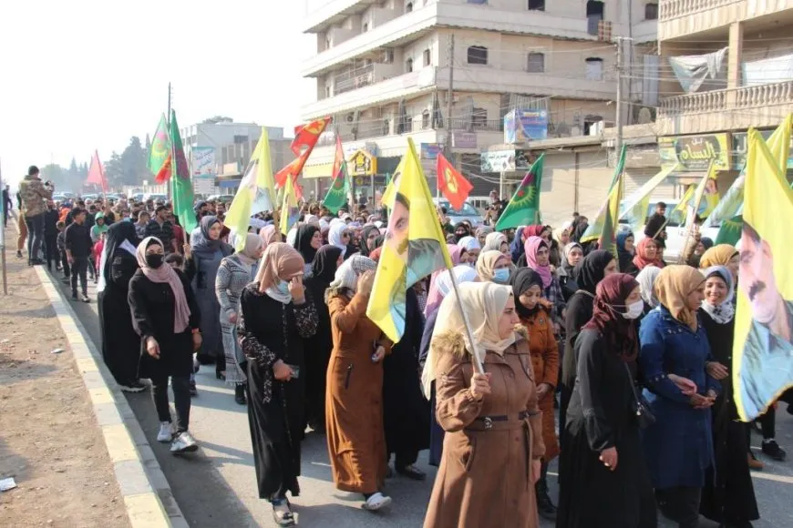 Xelkê Minbicê bi meşekê êrişên dewleta Tirk şermezar kirin