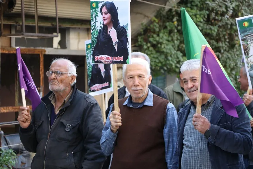 Li dijî tundiya li ser jinan mêrên Helebê meşiyan