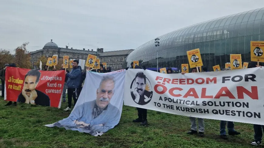 Kurdistanî û dostên wan li Ewropa ji bo azadiya fîzîkî ya Rêber Abdullah Ocalan meşiyan