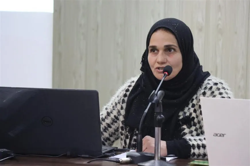 ′Divê jin xwe bi fikra azad bi çek bikin′