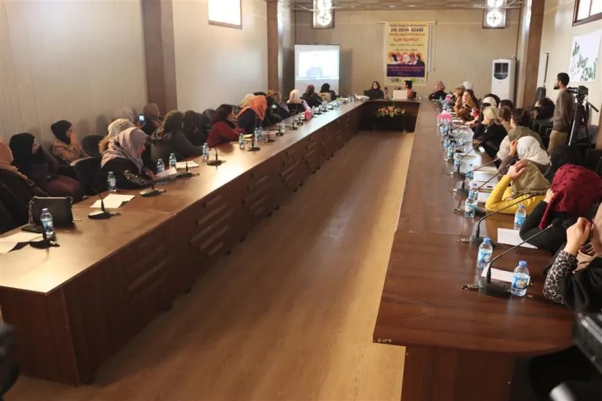′Divê jin xwe bi fikra azad bi çek bikin′