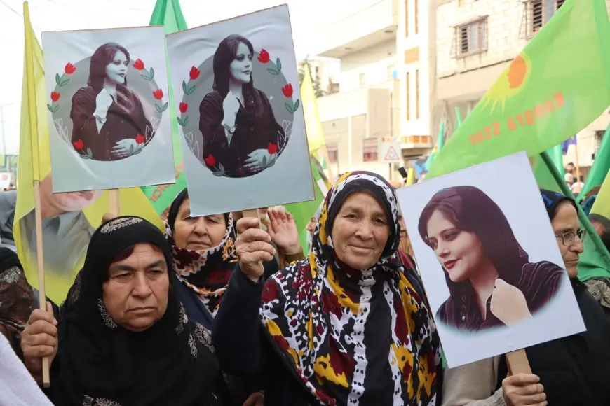 Di roja têkoşîna li dijî tundiyê de girseyên gel û jinan banga azadiya jinan kir