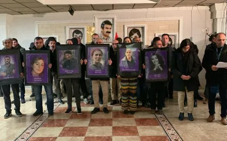 Li Parîsê ji bo her du komkujiyan banga meşê hat kirin