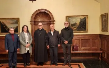 Şandeya Rêveberiya Xweser bi keşeyê dêra Montserrat a li Katalonyayê re civiya
