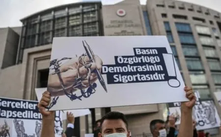 Bîlançoya RSF’ê a 2023’an: 45 rojnameger hatin kuştin û 521 girtî ne