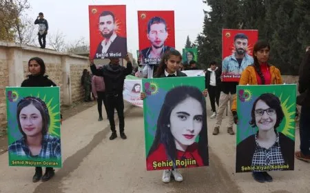 Şehîdên ciwanên şoreşger bi meşekê hatin bibîranîn