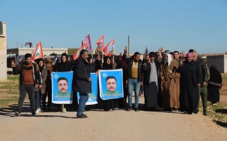 Xelkê Minbicê sersaxî da malbata şehîd Ferec El Nasir