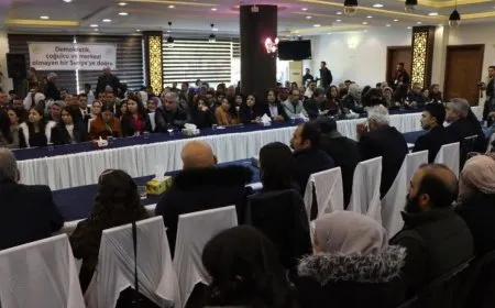 Gelek rêxistin, kesayetên civakî û siyasî tev li MSD`ê bûn