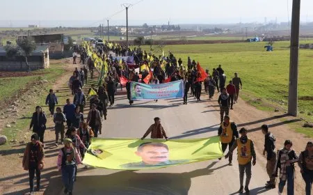 Ciwanên Efrîn û Şehbayê bi meşeke girseyî tecrîd şermezar kir