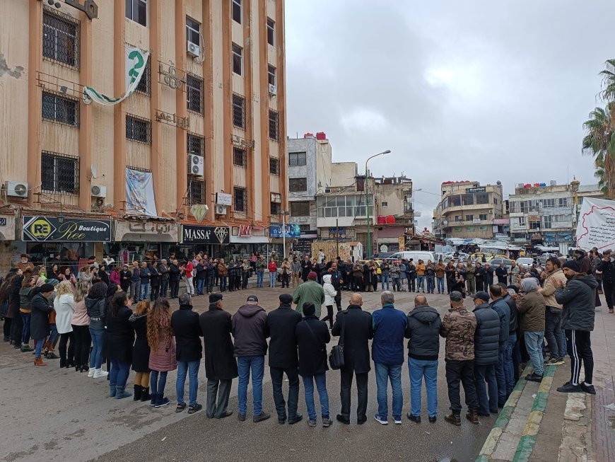 Los manifestantes toman el edificio del Partido Baaz en Siwêda