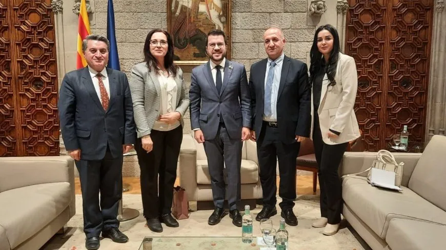 Şandeya Rêveberiya Xweser bi serokê hikumeta Katalonyayê re civiya