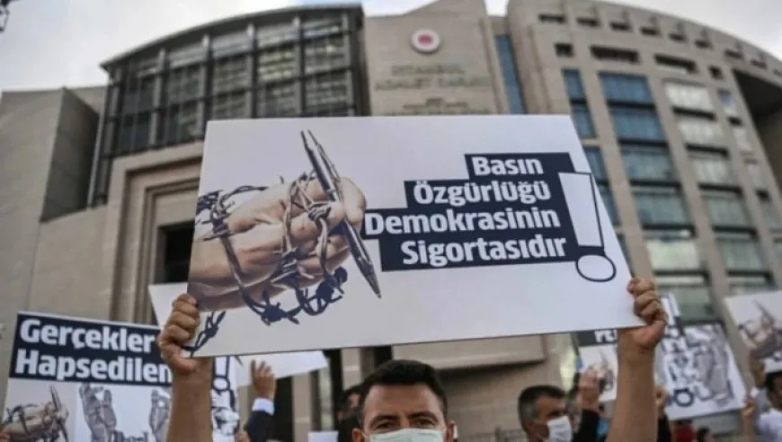 Bîlançoya RSF’ê a 2023’an: 45 rojnameger hatin kuştin û 521 girtî ne