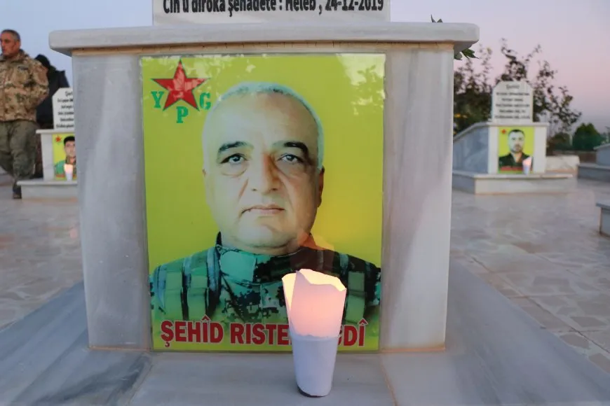 Li ser gorên şehîdan mûm hatin pêxistin