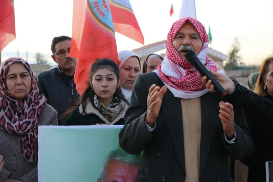 Li ser gorên şehîdan mûm hatin pêxistin