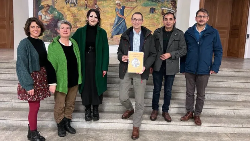 Dosyaya Rêber Abdullah Ocalan pêşkêşî partiya  Keskan hate kirin