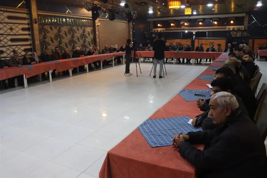 ′Felsefeya neteweya demokratîk bingeha yekitiya gelan e′