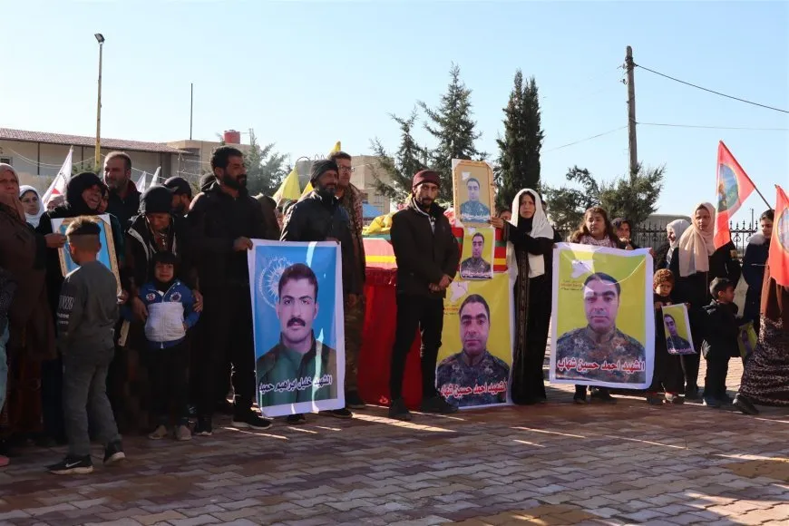 Ji bo 2 cangoriyên azadiyê merasîmek hat lidarxistin