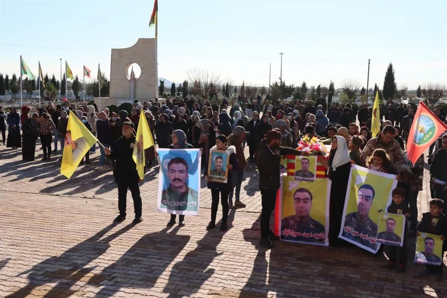 Ji bo 2 cangoriyên azadiyê merasîmek hat lidarxistin
