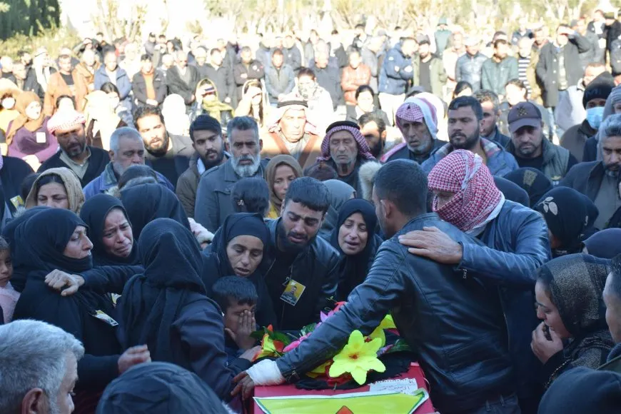 Şêniyên Dirbêsiyê cenazeyê şervanê QSD`ê Egîd Serêkaniyê spart axê