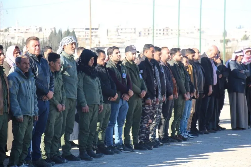 Şêniyên Minbicê cenazeyê şervanekî Hêzên Ewlekariya Hundirîn spart axê