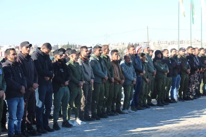 Şêniyên Minbicê cenazeyê şervanekî Hêzên Ewlekariya Hundirîn spart axê