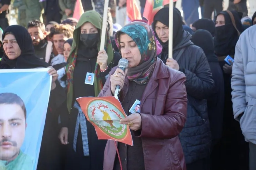 Şêniyên Minbicê cenazeyê şervanekî Hêzên Ewlekariya Hundirîn spart axê