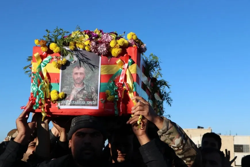 Cenazeyê şehîd Karker Efrîn li Şehbayê hat oxirkirin