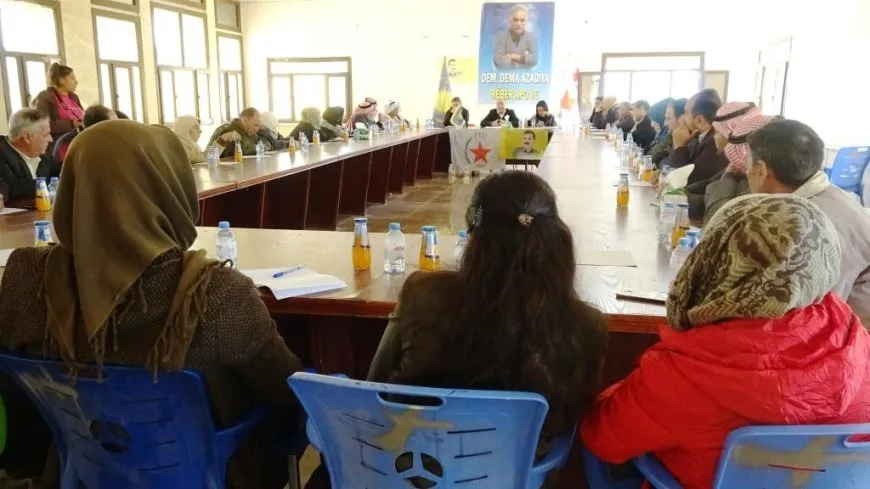 PYD`ê li Eyn Îsayê panelek li dar xist