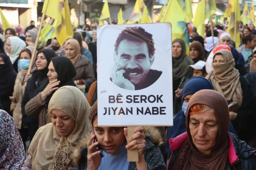 Li Qamişloyê meşa girseyî ya ji bo Rêber Abdullah Ocalan