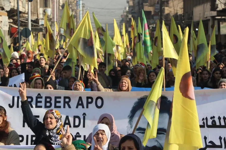 Li Qamişloyê meşa girseyî ya ji bo Rêber Abdullah Ocalan
