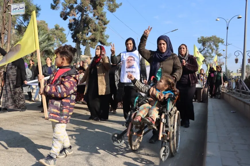 Li Qamişloyê meşa girseyî ya ji bo Rêber Abdullah Ocalan