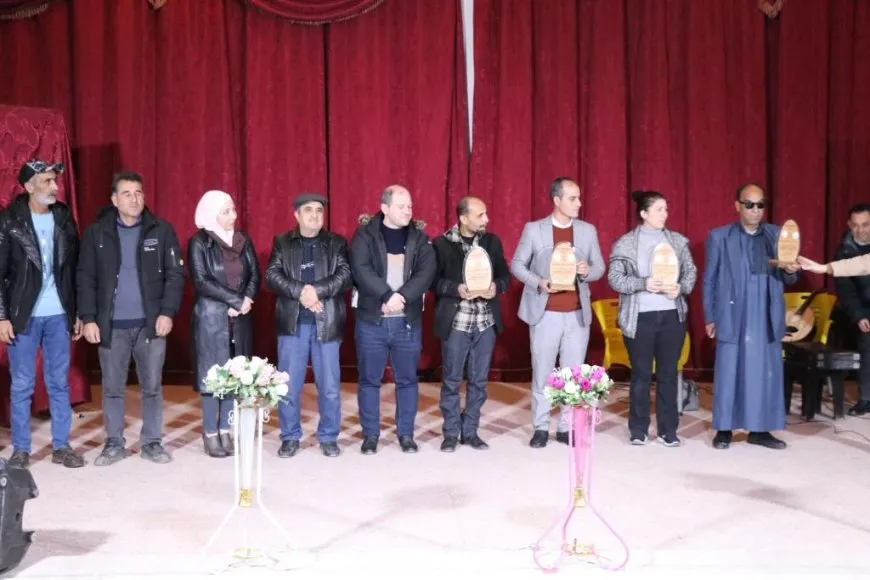 Komîteya Çand û Hunerê ya Minbicê hunermend xelat kirin