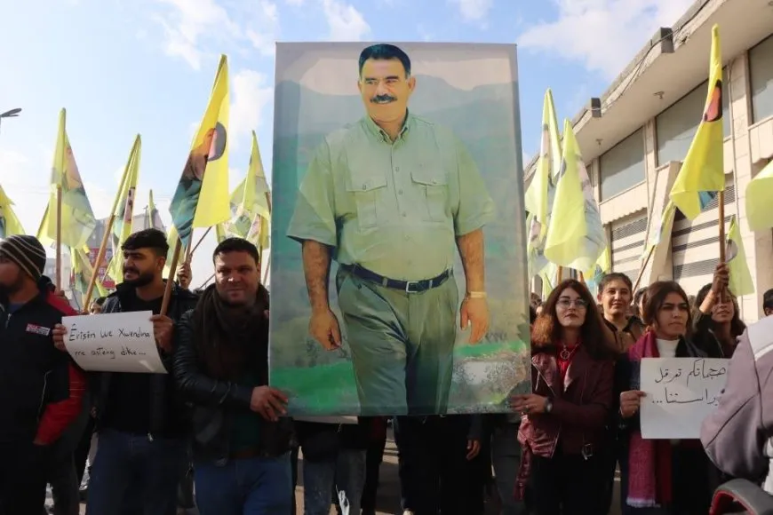 Li Kobanê bi sedan kes li dijî êrişên dewleta Tirk meşiya