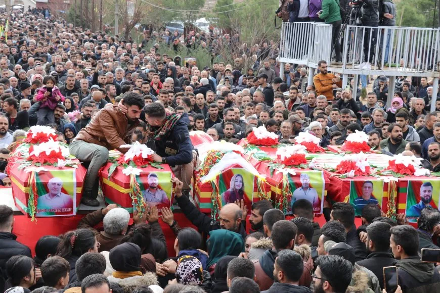 Hezaran kesan 8 şehîd bi sozên tolhildan-berxwedanê oxir kirin