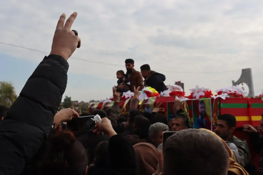 Hezaran kesan 8 şehîd bi sozên tolhildan-berxwedanê oxir kirin