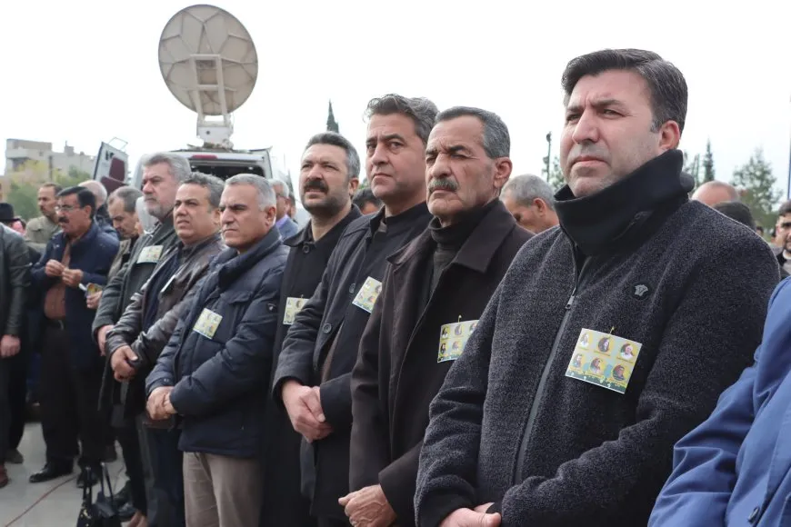 Hezaran kesan 8 şehîd bi sozên tolhildan-berxwedanê oxir kirin