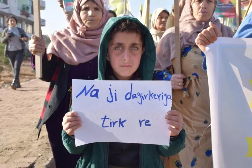 Gelê kantona Firatê li dijî êrişan meşiya