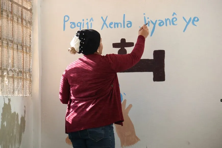 ′Bi xêzkirina wêneyan dibistanên me xweşik dibin′