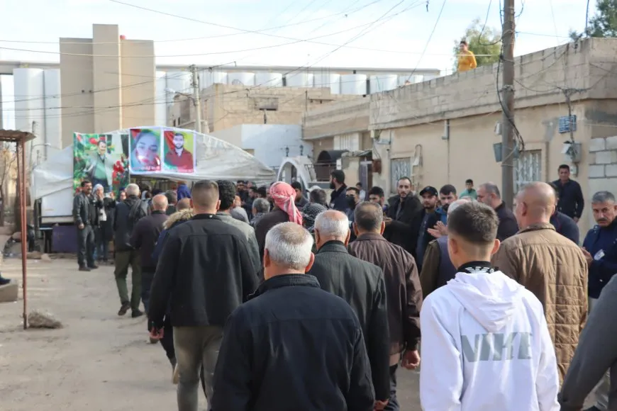 Xelkê Qamişlo sersaxî da malbatên şehîd Ciwan Elî û Aya Mihemed