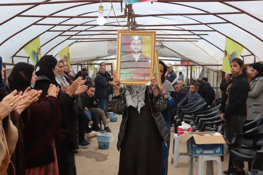 Xelkê Qamişlo sersaxî da malbatên şehîd Ciwan Elî û Aya Mihemed