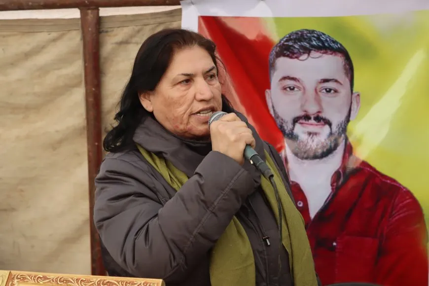 Xelkê Qamişlo sersaxî da malbatên şehîd Ciwan Elî û Aya Mihemed